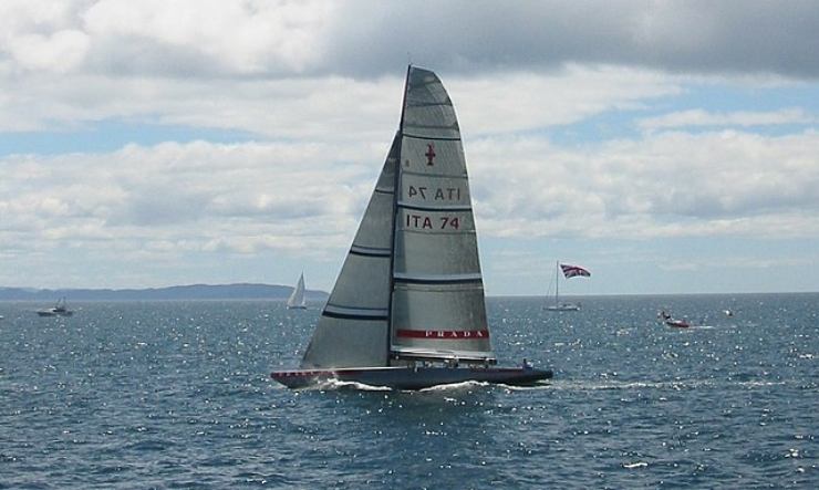 Imbarcazione Luna Rossa (Wikimedia Commons foto) - www.marinecue.it