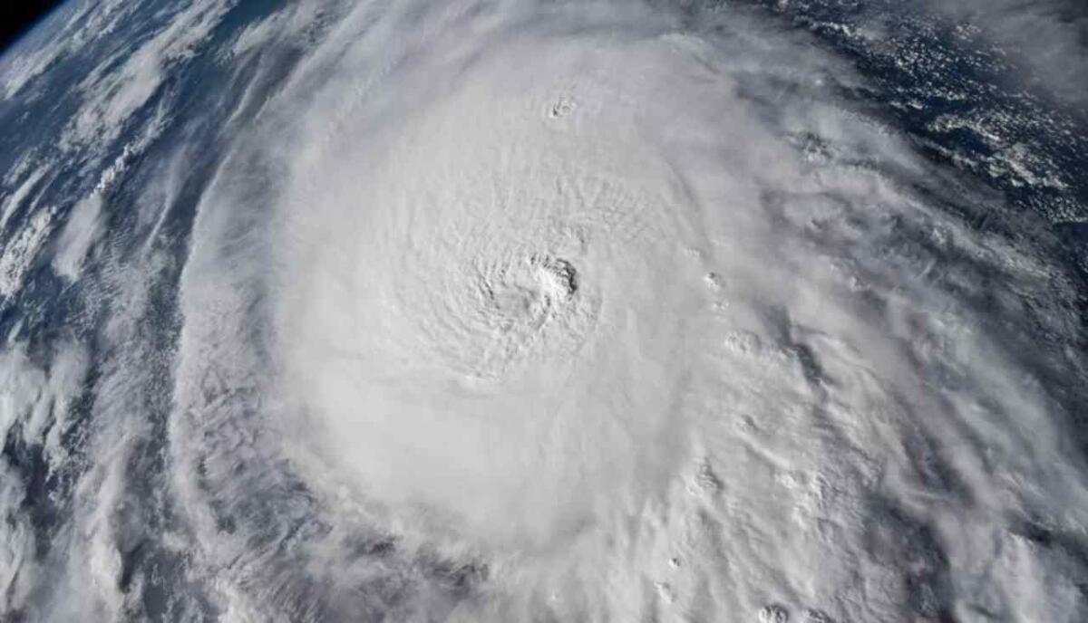 Il drone del NOAA nell'occhio dell'uragano Milton | VIDEO - L'enorme uragano Milton (NASA Applied Sciences foto) - www.aerospacecue.it