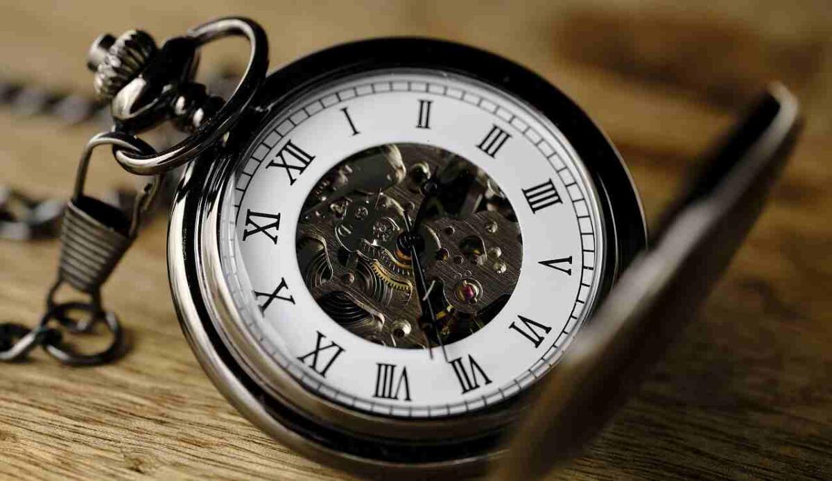 Tempo negativo? Sì, esiste, ma solo a livello quantistico - Orologio da tasca (Pixabay FOTO) - www.sciencecue.it