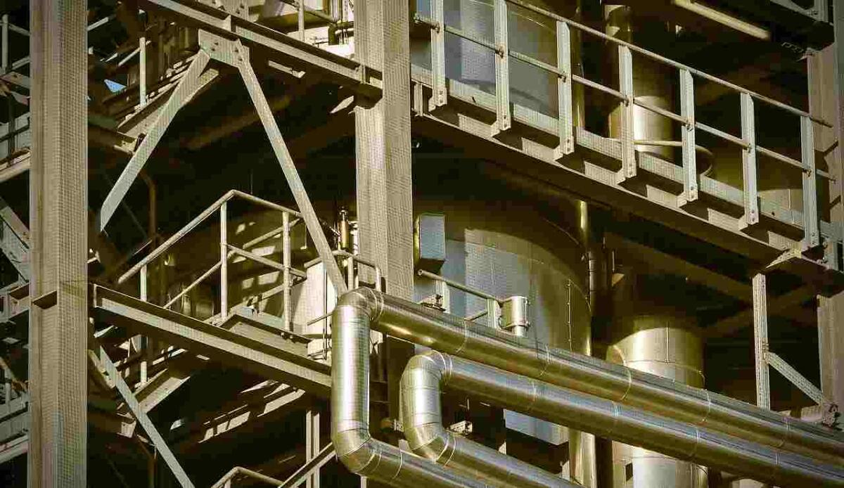 La Cina vuole rilanciare l'economia: ecco il maxi piano - Illustrazione di una fabbrica (Pixabay FOTO) - www.financecue.it