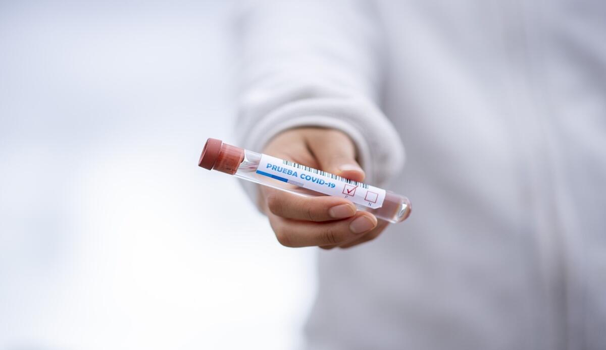 Ancora una volta aumentano i casi di Covid-19 - Provetta con il sangue per i primi test per il Covid 19 (Pixabay Foto) - www.biomedicalcue.it