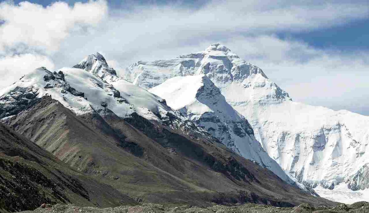 Ritrovati dopo 100 anni i resti di un noto alpinista sull'Everest - Monte Everest visto dal Tibet (Pixabay FOTO) - www.sciencecue.it