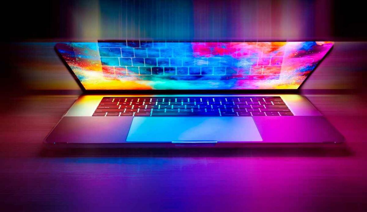 Non è vero che servirà lo Spid per accedere ai siti per adulti - Computer portatile (Pixabay foto) - www.managementcue.it