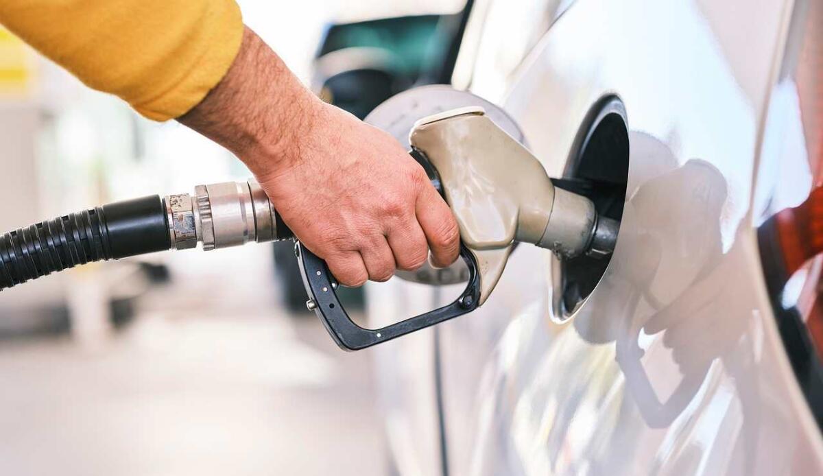 Cosa sono e perché paghiamo le accise sulla benzina? - Benzina (Pixabay foto) - www.financecue.it