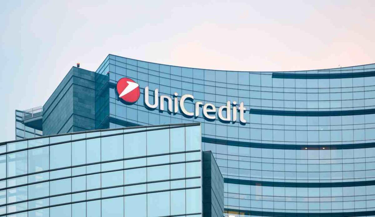 A che punto siamo con il piano UniCredit-Commerzbank? - Edificio dell'UniCredit (Depositphotos FOTO) - www.financecue.it