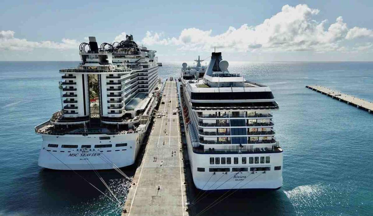 La storia (e le sfortune) della nave da crociera che dovrebbe viaggiare per il mondo in 3 anni - Navi da crociera di lusso di passaggio (Pixabay foto) - www.marinecue.it