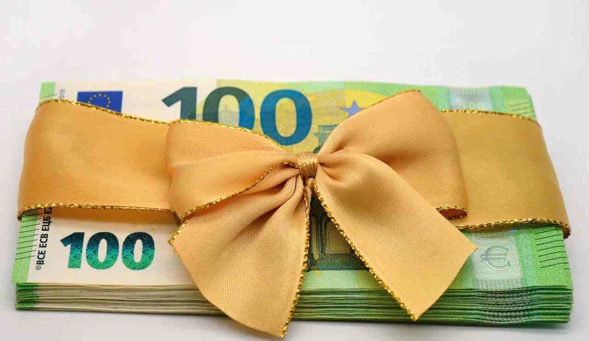 Bonus, 1000 euro nei conti degli italiani: Legge di Bilancio stravolta all'ultimo minuto | A chi spettano - Bonus soldi (Pixabay foto) - www.financecue.it