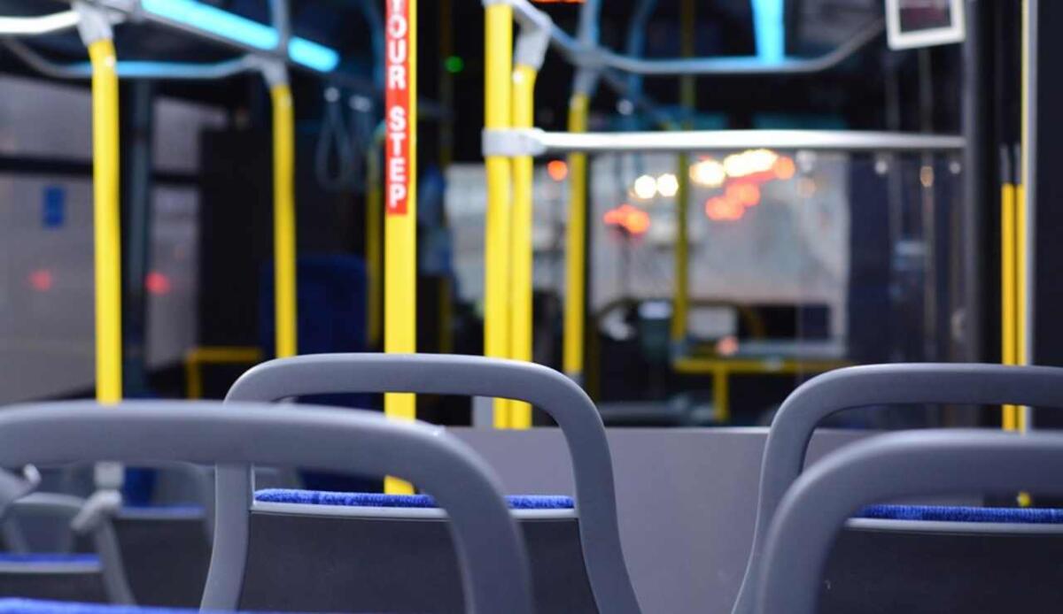 Ecco il bus a guida autonoma di Busitalia - L'interno di un autobus (Pixabay FOTO) - www.vehiclecue.it