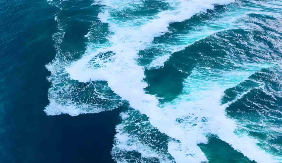 Come gli oceani producono l'ossigeno? - Mare in tempesta (Depositphotos) www.marinecue.it