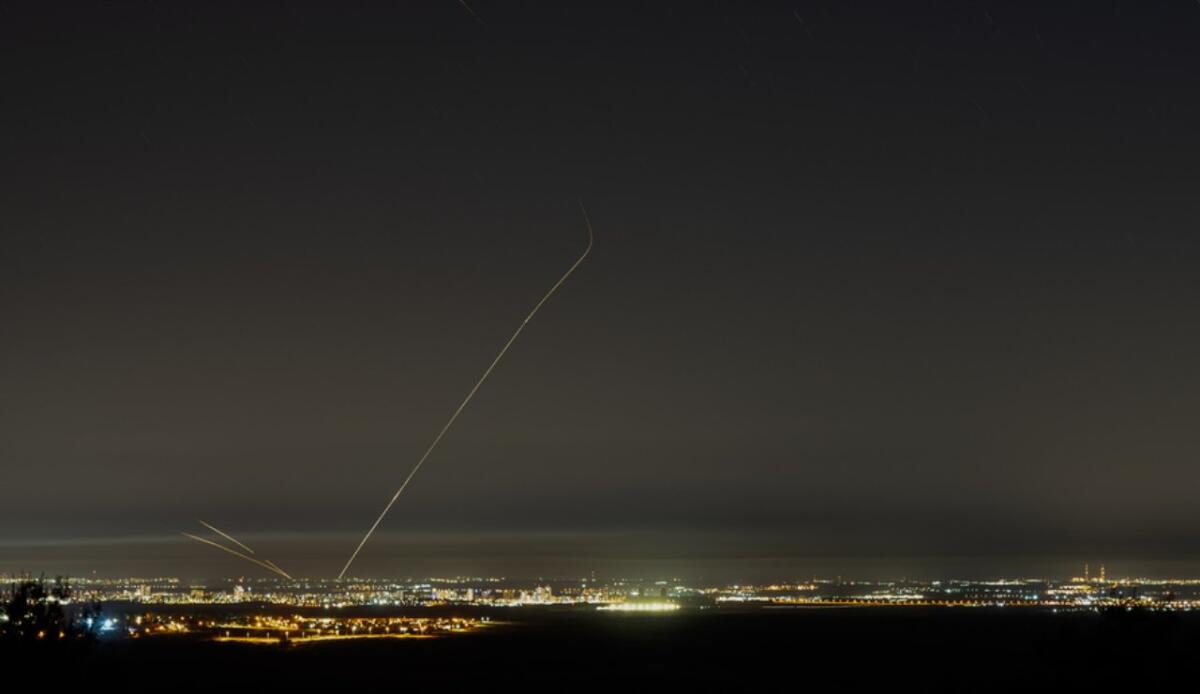 Iron Dome: come funziona il sistema anti-missilistico israeliano? - L'Iron Dome in azione (Depositphotos foto) -  www.aerospacecue.it