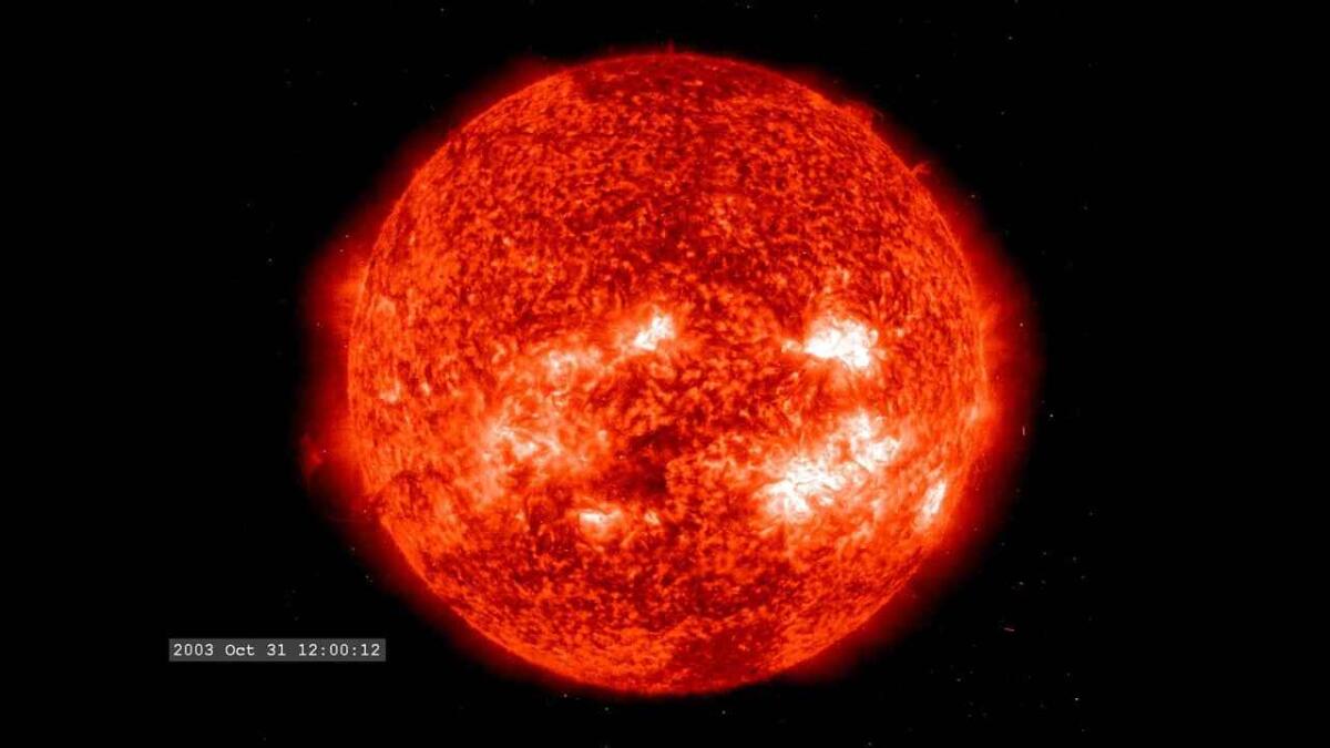 Avvenuto il più potente brillamento solare dal 2017: ecco le possibili conseguenze - Illustrazione di brillamenti solari (Pixabay FOTO) - www.aerospacecue.it