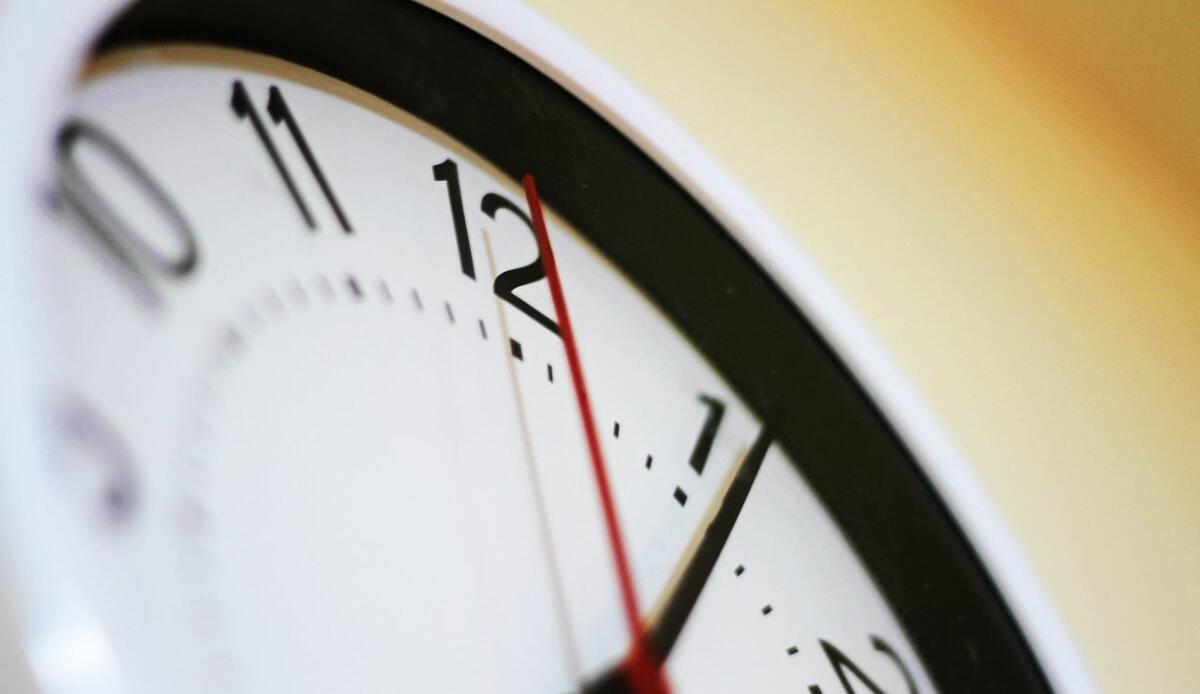 Ora solare: quando e come spostare le lancette dell'orologio - Orologio (Pixabay foto) - www.managementcue.it