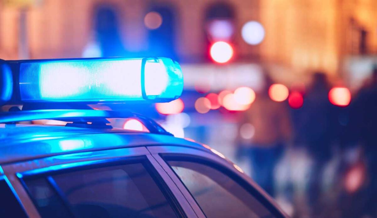 Smantellata una squadra criminale che vendeva le patenti di guida - Volante della Polizia (Depositphotos foto) -www.vehiclecue.it