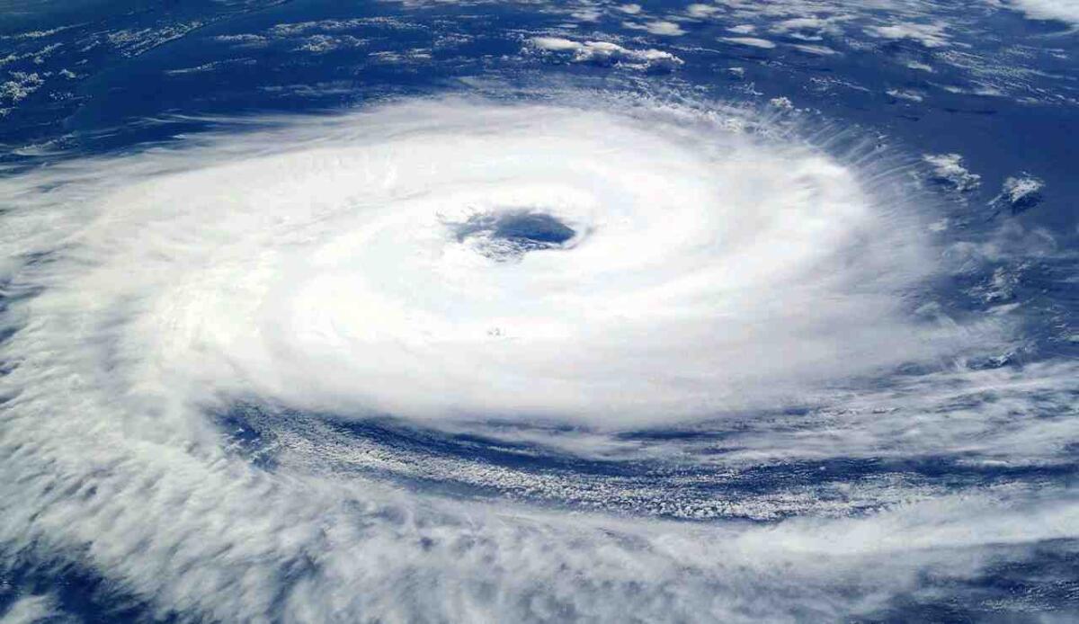 Astronauta NASA condivide immagini dell'uragano Milton visto dalla Stazione Spaziale Internazionale - Uragano visto dallo spazio (Pixabay foto) - www.aerospacecue.it