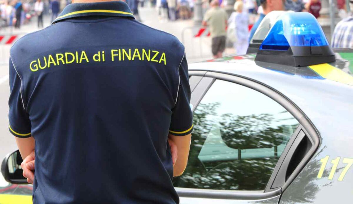 Paolino Iorio, chi è il direttore di Sogei al centro di uno scandalo per corruzione - Guardia di finanza (Depositphotos FOTO)-www.financecue.it