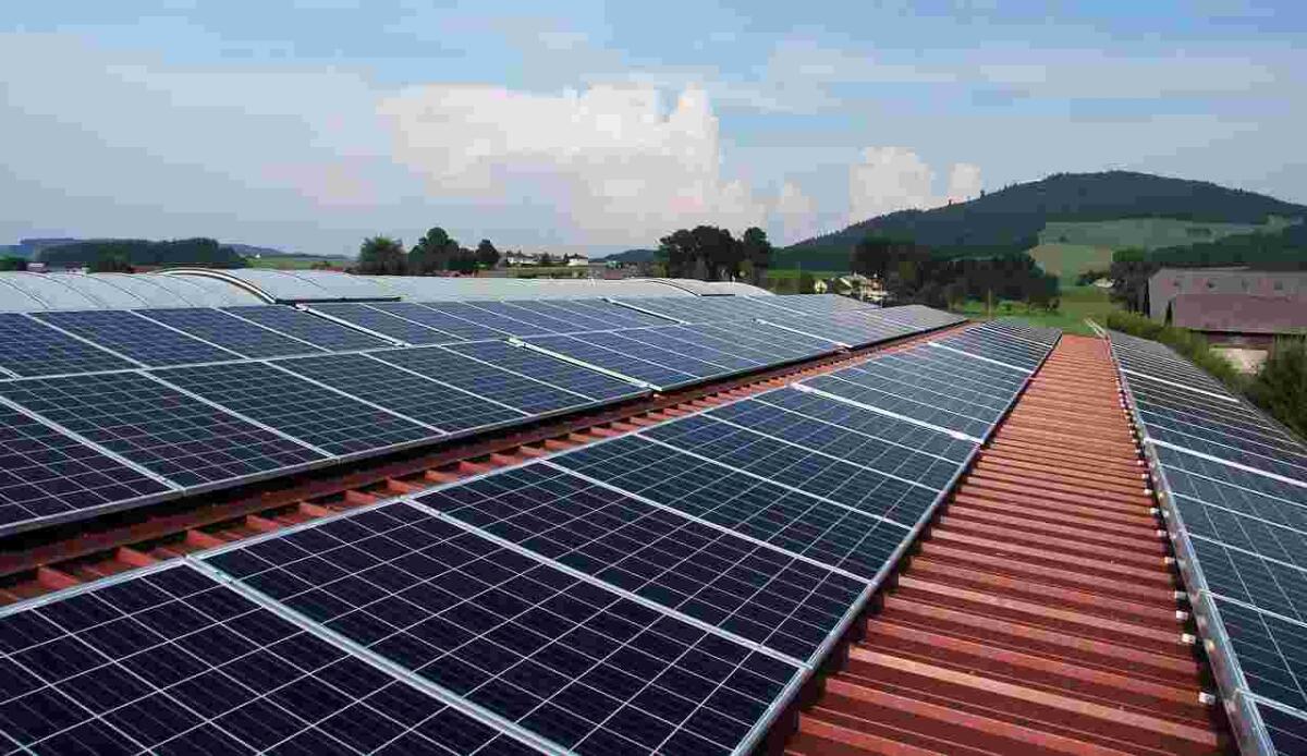 Nuove regole per la gestione dei pannelli fotovoltaici - Pannelli solari (Pixabay FOTO) - www.energycue.it