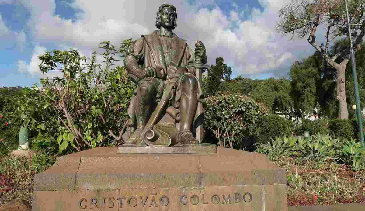 Cristoforo Colombo non era italiano? Emerse nuove teorie (non ancora verificate dalla comunità scientifica) sulle sue origini - Cristoforo Colombro statua (Pixabay Foto) - www.biomedicalcue.it