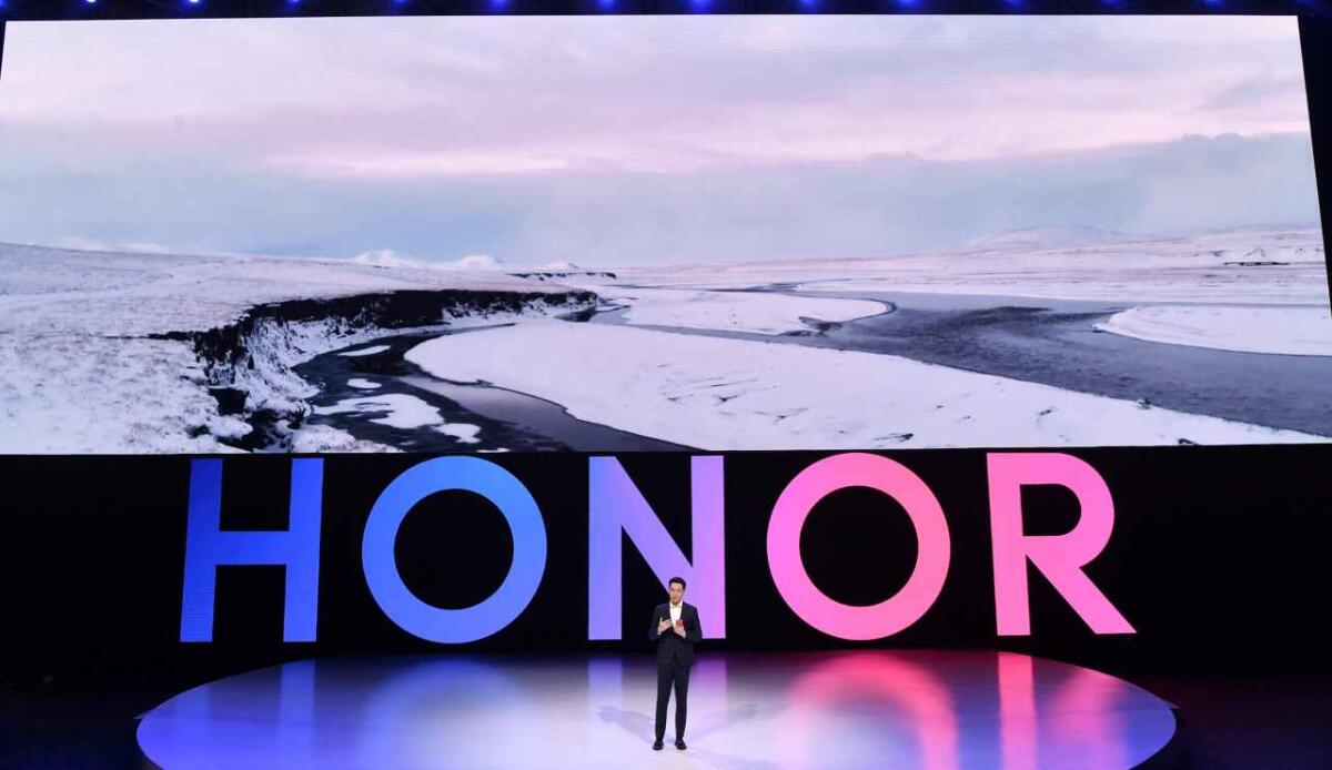 Honor sta progettando uno smartphone che si piegherà in quattro - Honor (Depositphotos Foto) - www.systemcue.it