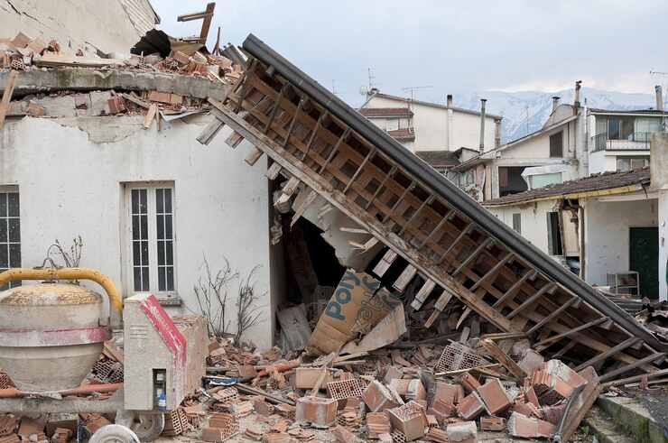 Disastro dopo un terremoto (Pixabay Foto) - www.buildingcue.it
