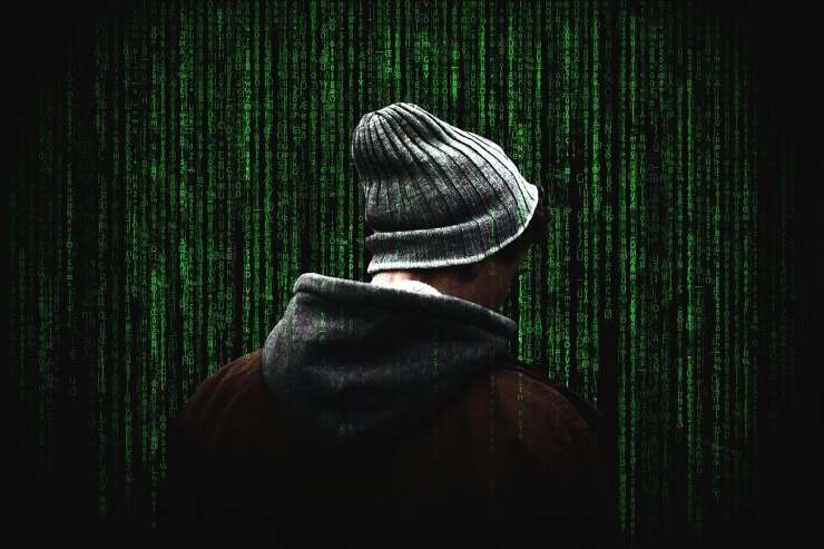 Immagine di un hacker (Pixabay FOTO) - www.systemscue.it