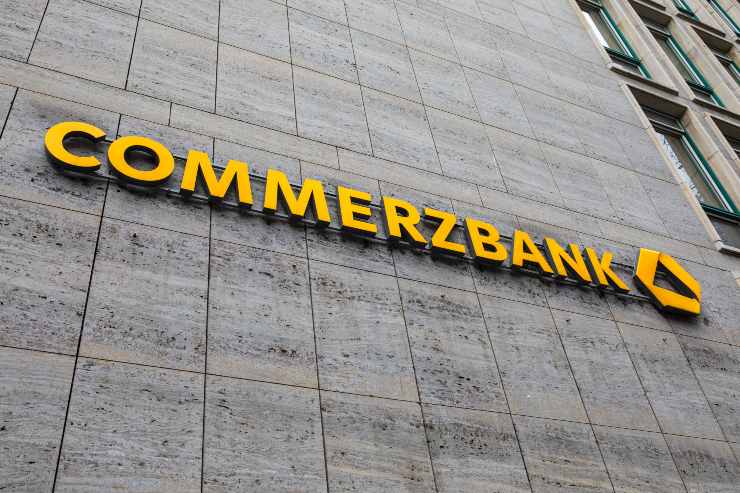Insegna della Commerzbank (Depositphotos FOTO) - www.financecue.it