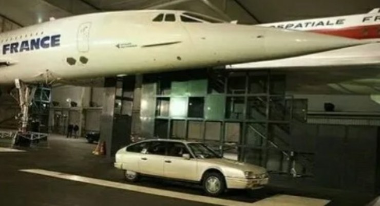 Citroën CX Concorde di fianco all'omonimo aereo (La Escuderia foto) - www.vehiclecue.it