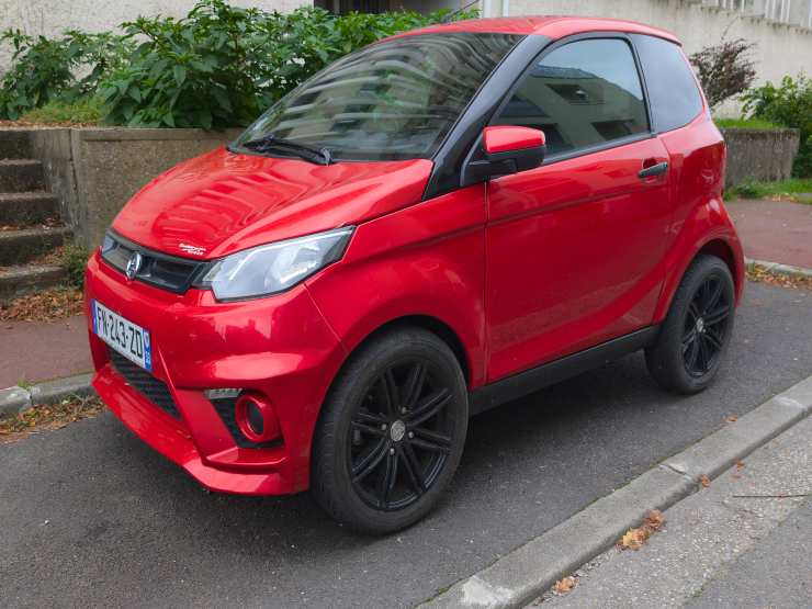 Minicar (Depositphotos FOTO) - www.vehiclecue.it