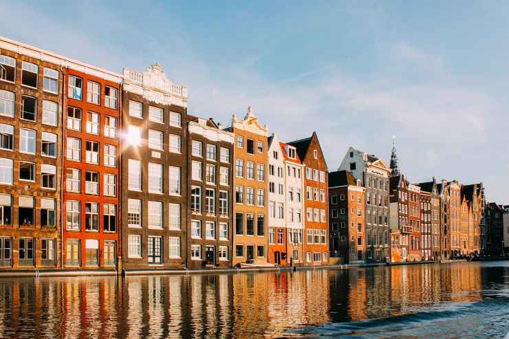 Palazzi sull'acqua in Olanda (Pixabay FOTO) - www.buildingcue.it