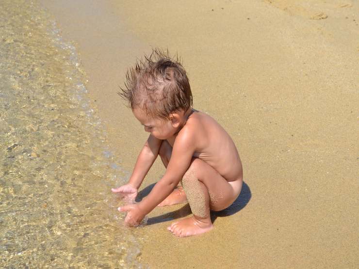 Bimbo al mare (Pixabay) - www.managementcue.it
