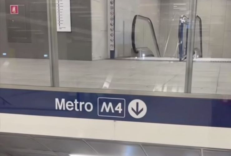 All'interno della Metro M4 (a_milano_news instagram foto) - www.managementcue.it