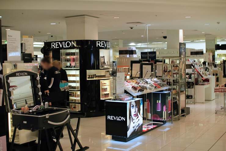 Negozio di profumi con fragranze in esposizione (Pixabay Foto) - www.financecue.it
