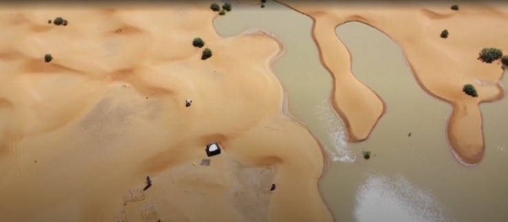 Deserto del Sahara allagato visto dall'alto