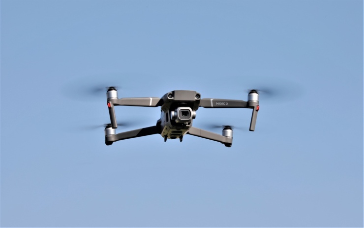 Un drone in volo (Pixabay FOTO) - www.marinecue.it