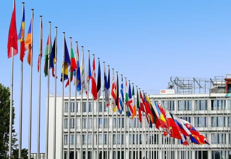 Unione Europea bandiere (Pixabay foto) - www.managementcue.it
