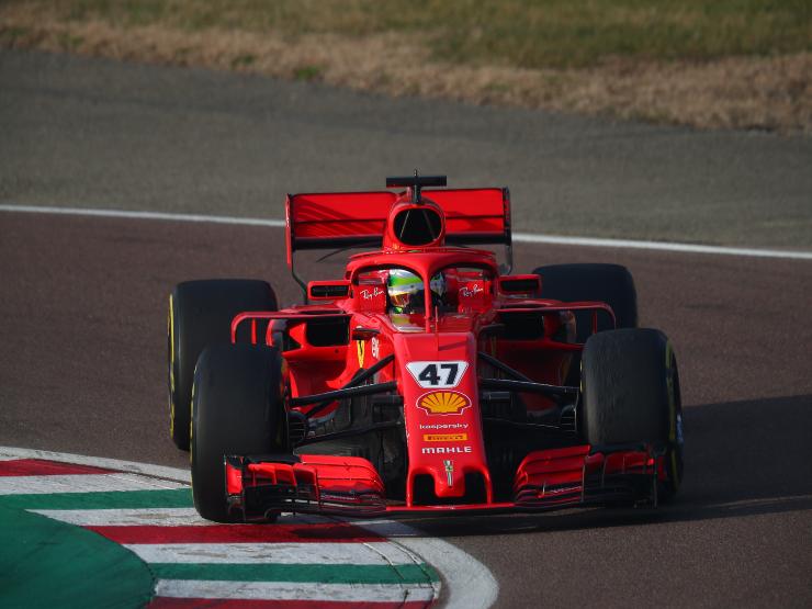 Ferrari (Depositphotos FOTO) - www.vehiclecue.it