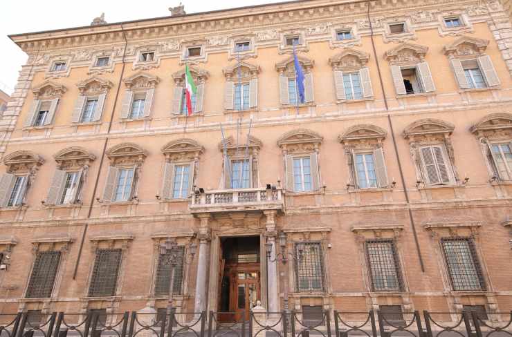 Senato italiano Palazzo Montecitorio (Pixabay Foto) - www.financecue.it