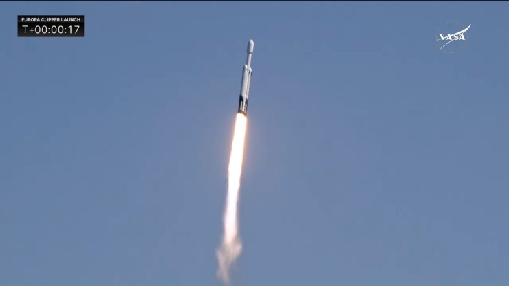 Il Falcon Heavy trasporta l'Europa Clipper nel cielo della Florida (NASA TV FOTO) - www.aerospacecue.it