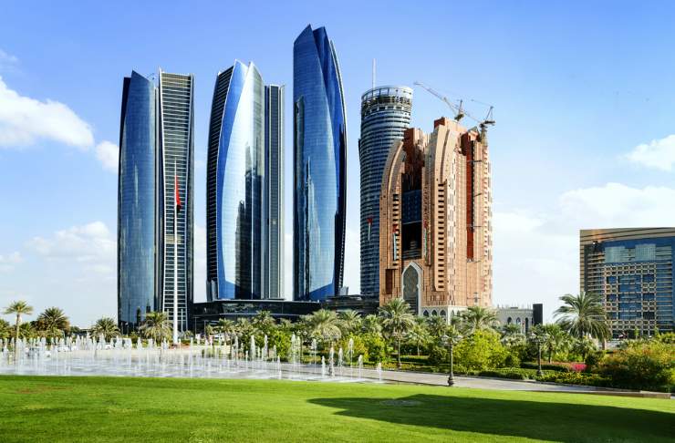 Abu Dhabi (Depositphotos FOTO) - www.buildingcue.it