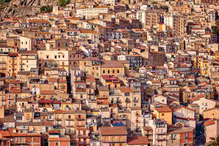 Abitazioni di una città (Pixabay foto) - www.buildingcue.it