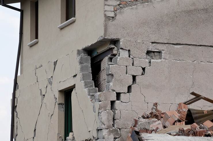 Disastro dopo un terremoto (Pixabay Foto) - www.buildingcue.it
