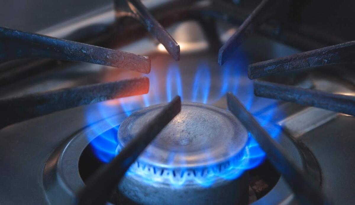 Energia: quanto pagheremo in più in bolletta - Fornello a gas (Pixabay FOTO) - www.energycue.it