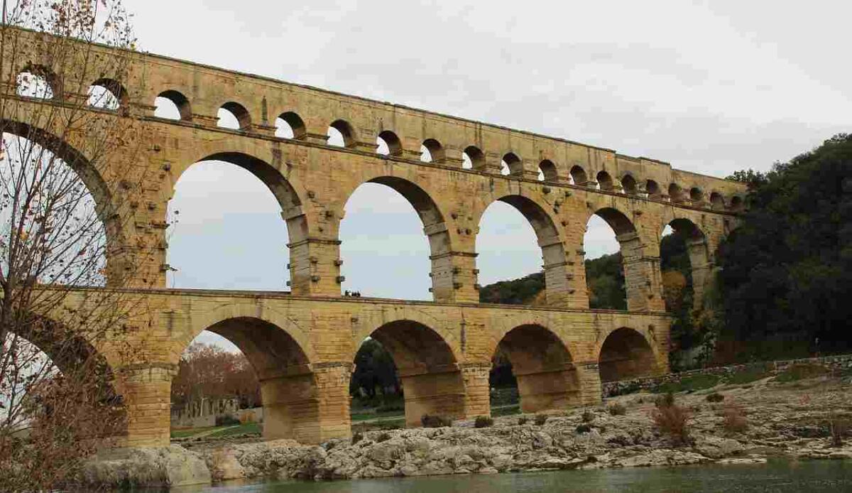 Acquedotti romani: perché hanno resistito così tanto - Pont du Gard Francia (Pixabay FOTO) - www.buildingcue.it