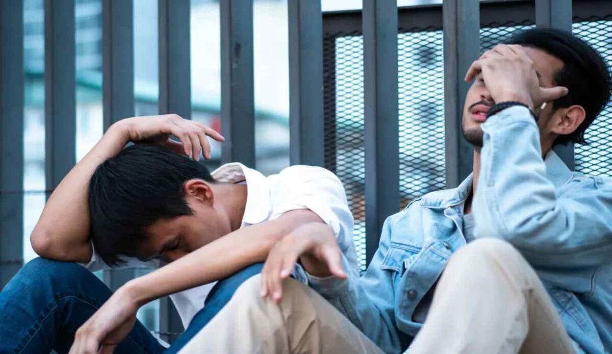 In cosa consisterà la Rottamazione quinquies proposta dalla Lega - Persone disperate per debiti (Freerangestock Foto) - www.financecue.it