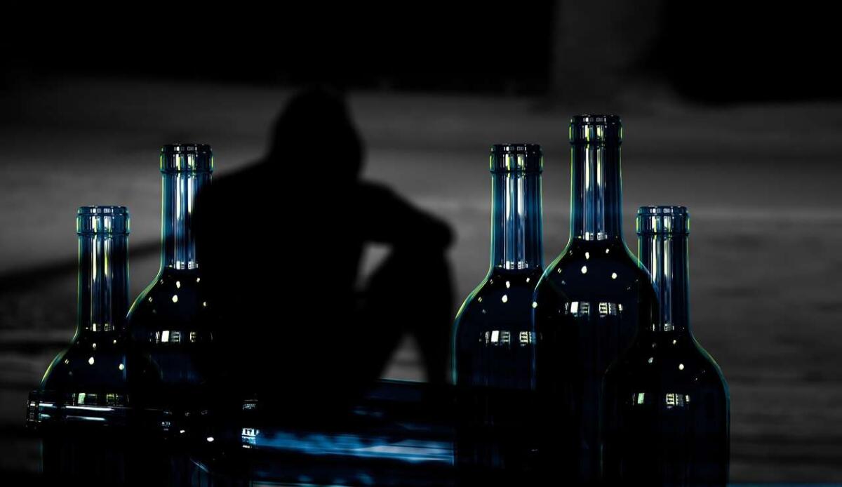 Alcool e tumori: ecco gli effetti dell’etanolo sul corpo - Alcolismo (Pixabay FOTO) - www.biomedicalcue.it