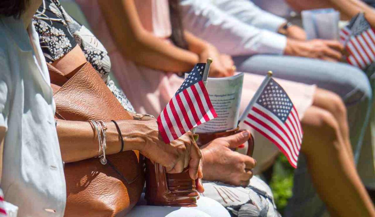 Come funzionano le elezioni americane? - Bandiere Stati Uniti (Pixabay FOTO) - www.managementcue.it
