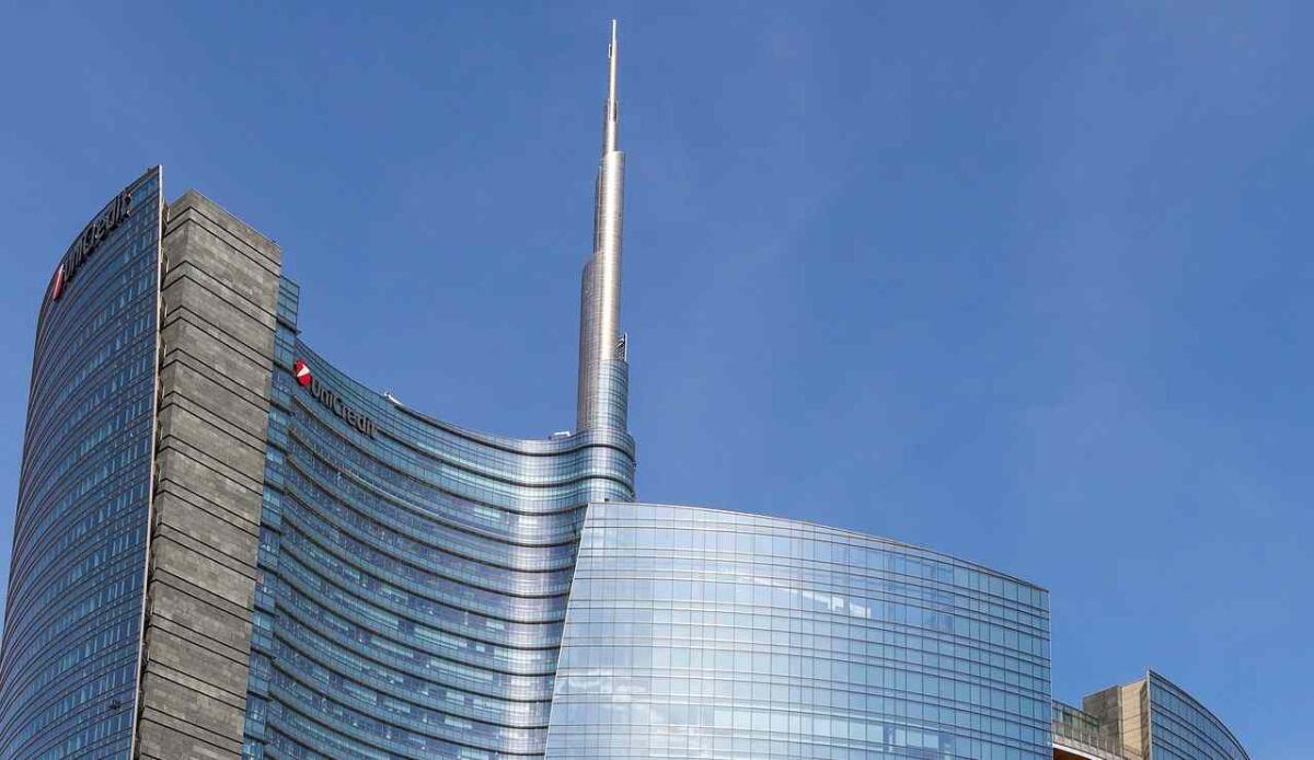 UniCredit fa un'offerta per acquistare Bpm - Torre UniCredit (Pixabay FOTO) - www.financecue.it