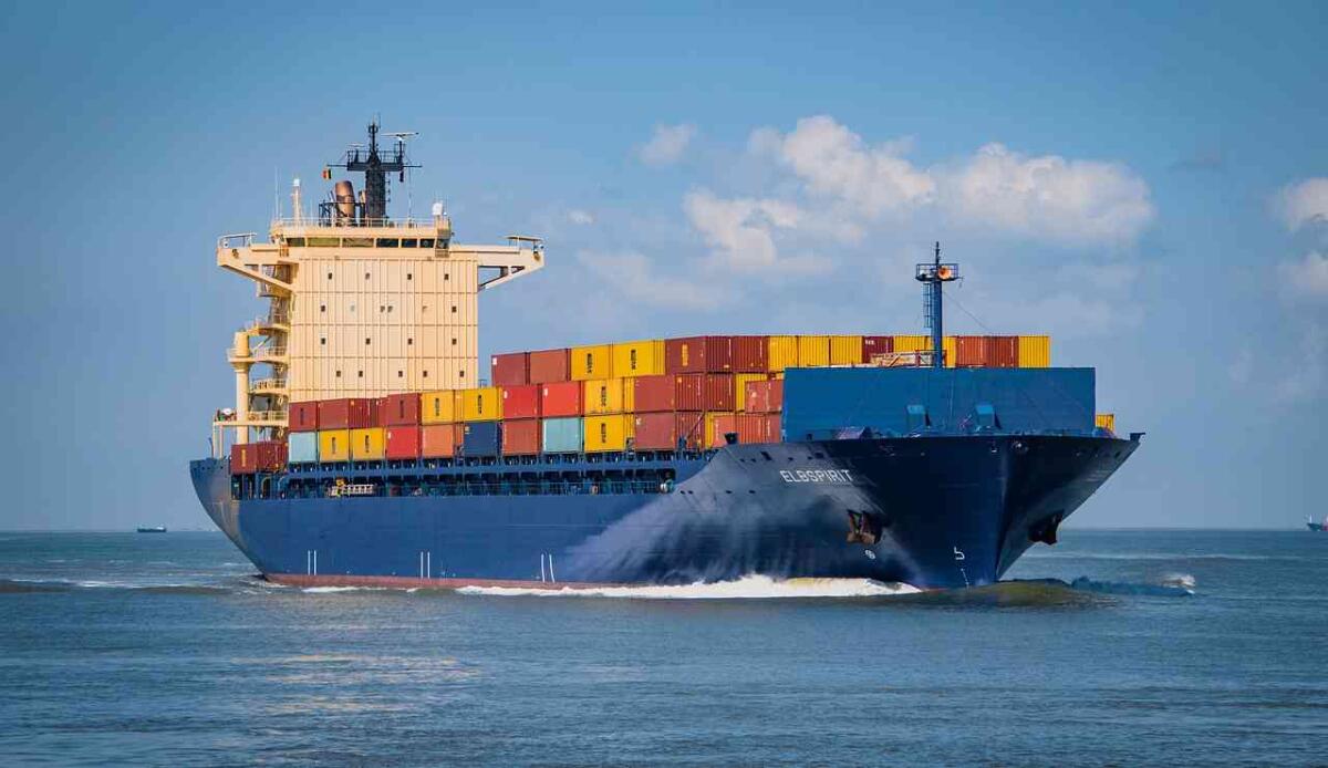 Una nuova partnership per migliorare la tecnologia di cattura e controllo delle emissioni delle navi - Nave container (Pixabay foto) - www.marinecue.it
