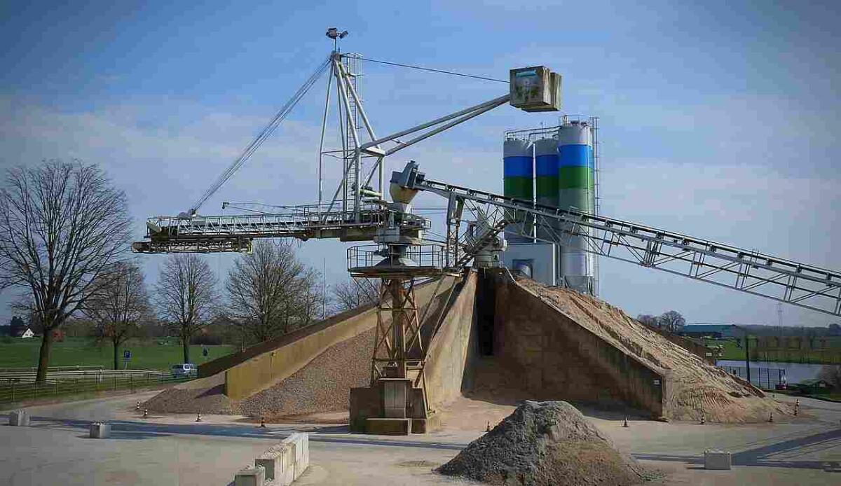 Un nuovo cemento abbatterebbe le emissioni rispetto a quello tradizionale: ecco il "Low Carbon Concrete" - Impianto calcestruzzo (Pixabay FOTO) - www.buildingcue.it