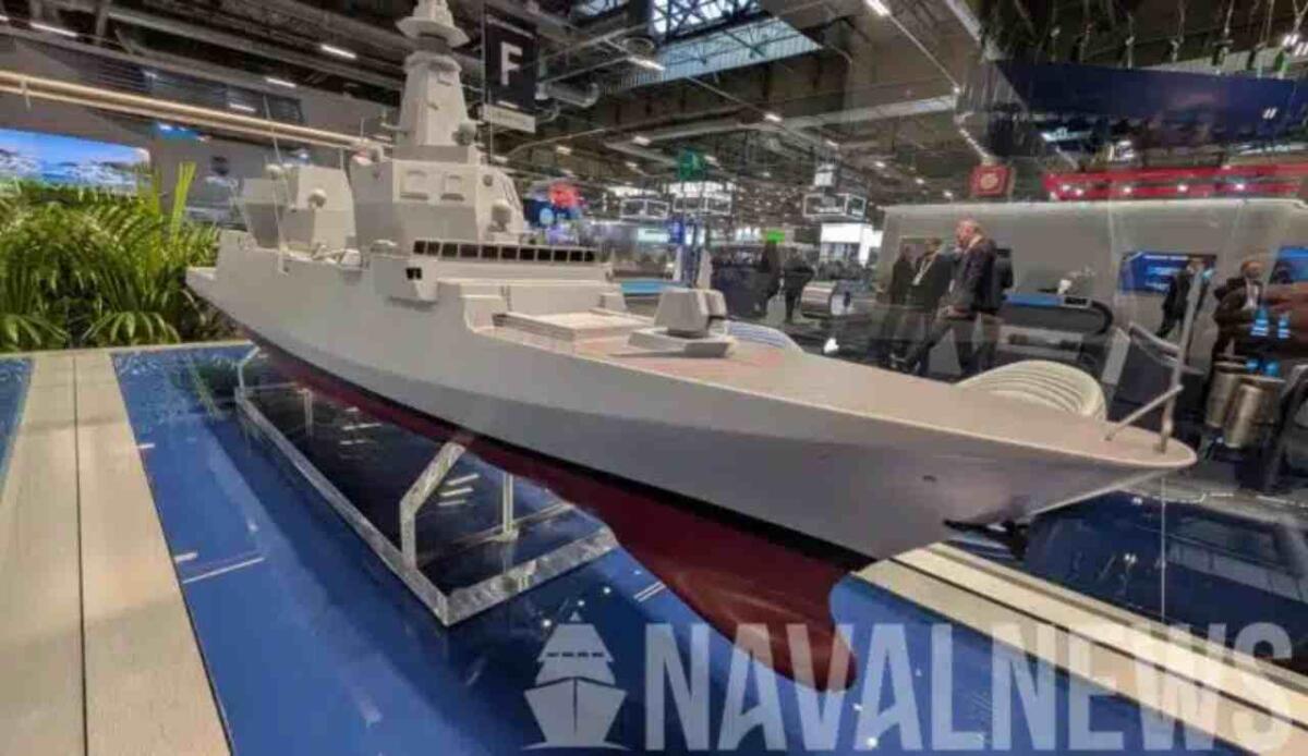 Fincantieri presenta per la prima volta un modello in scala del FREMM EVO a Euronaval 2024 - FREMM EVO all'Euronaval 2024 (Navalnews FOTO) - www.marinecue.it