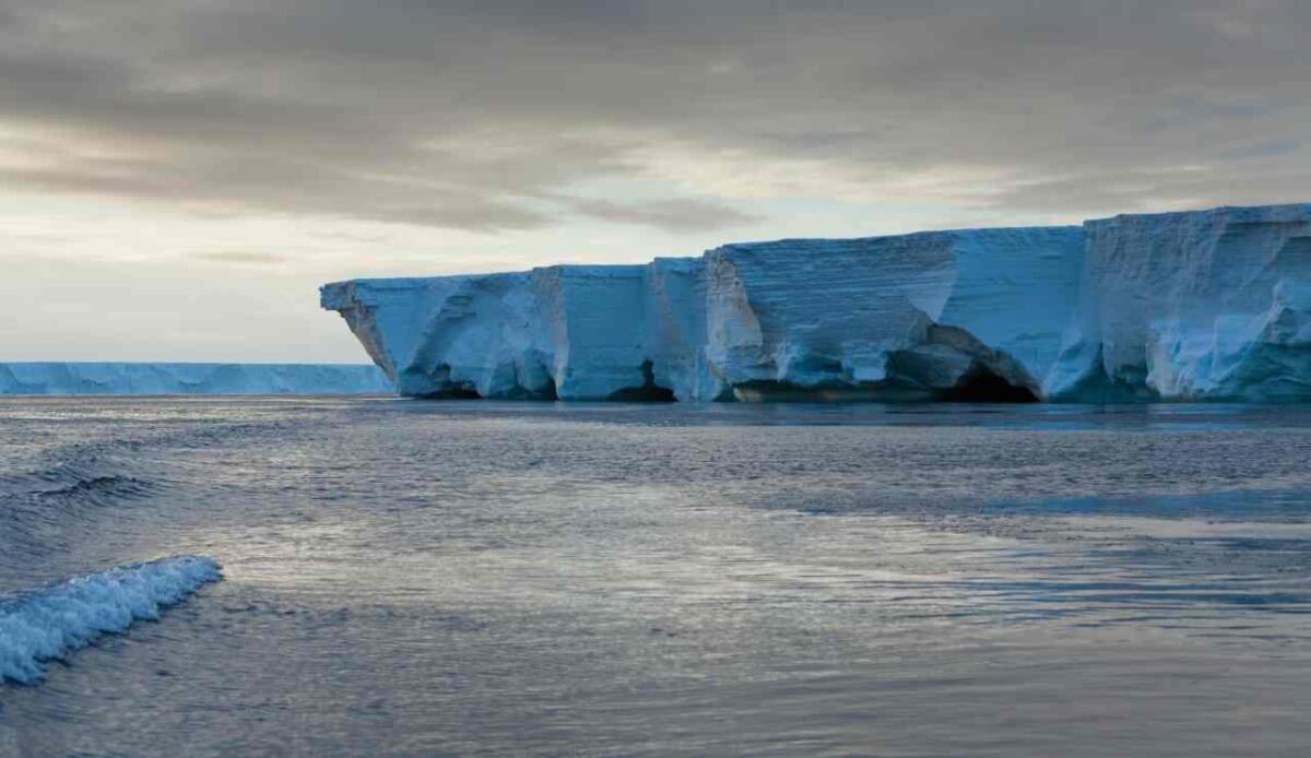 Un drone si è perso nei ghiacciai e ci sta inviando dati preziosi sul loro scioglimento - Illustrazione del "Ghiaccio di Ross" (Oceanwide FOTO) - www.marinecue.it
